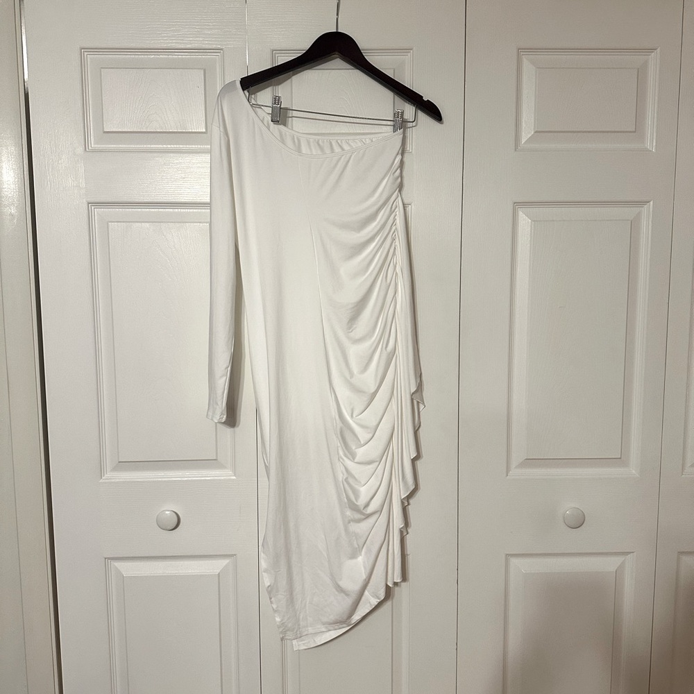 Women’s plus size 2x fitted white dress